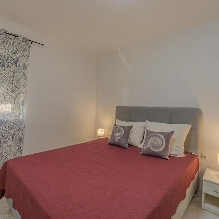 Ivica Super Comfortable, Newly Furnished Apartment In A Top Location Metajna Εξωτερικό φωτογραφία